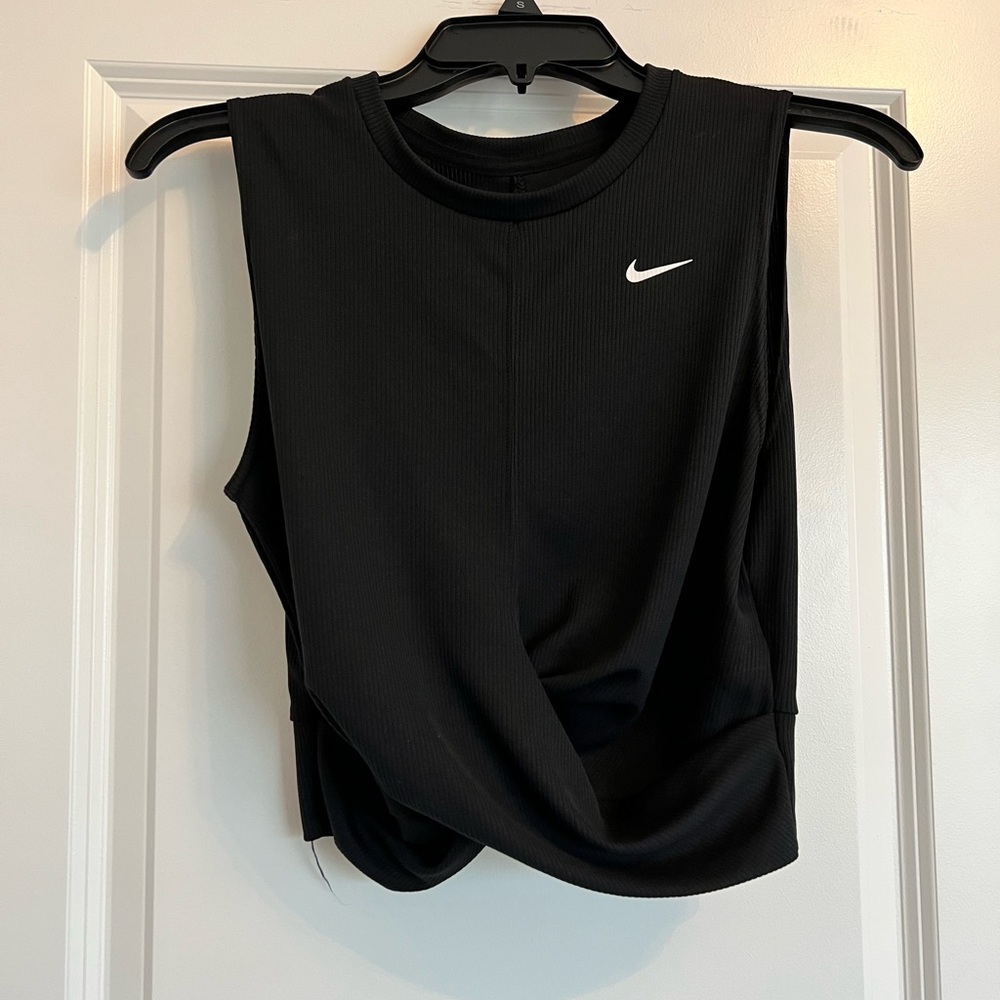 NIKE crop workout tank